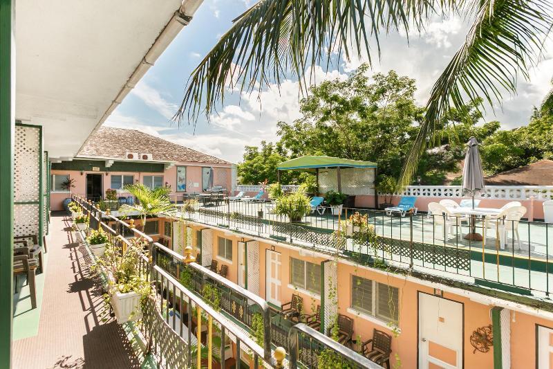 More Photos Of 40 George St, Nassau Hotel For Sale