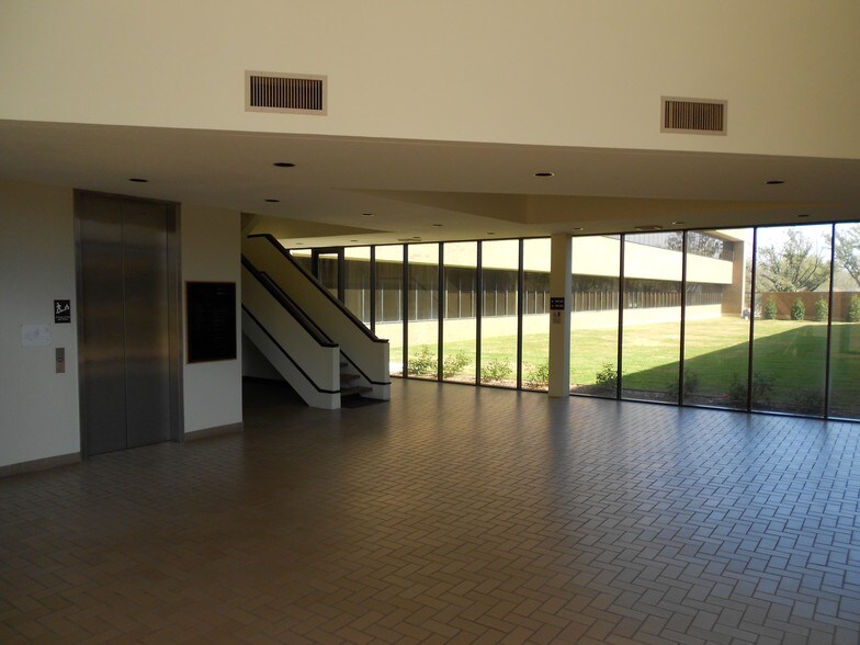More Photos Of 3833 S Texas Ave, Bryan Office For Lease