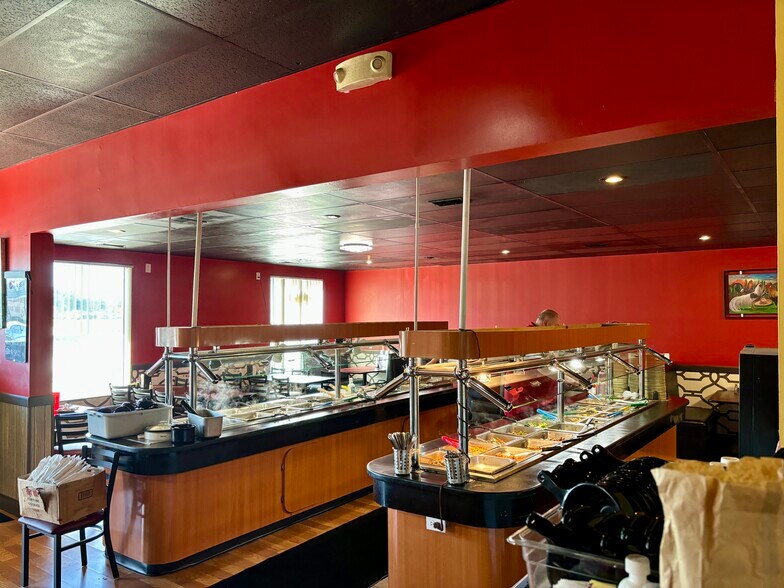 More Photos Of 825 New York Dr, Vandalia Storefront Retail Office For Sale