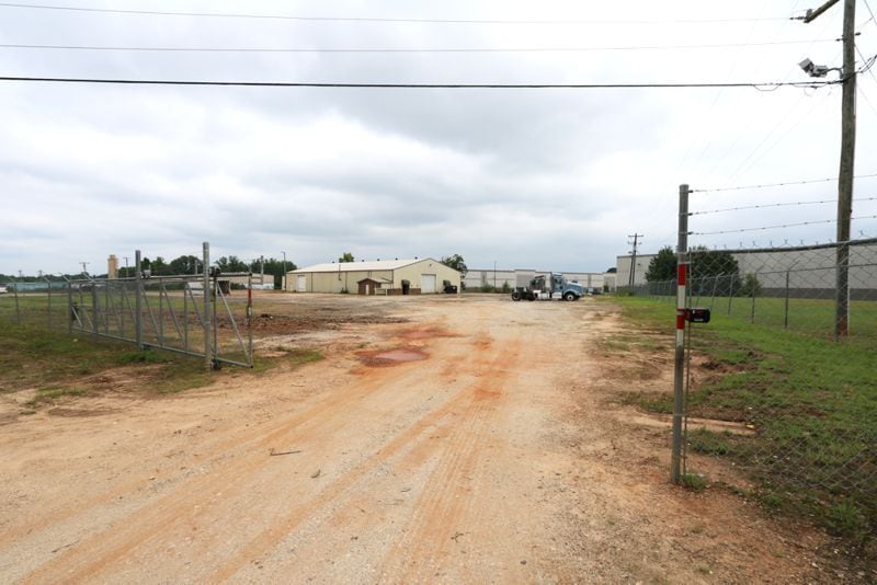 More Photos Of 524 Chucks Dr, Duncan Warehouse For Lease