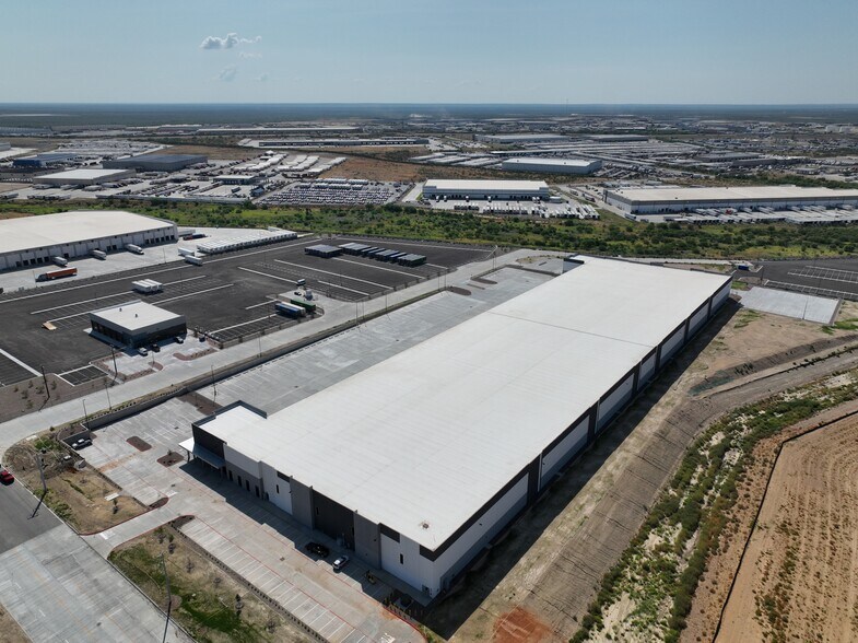 More Photos Of 1203 Reuthinger Pky, Laredo Distribution For Sale