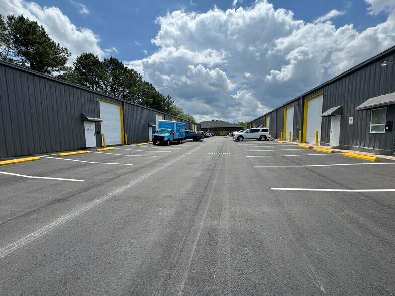 More Photos Of 1337 Lindale Dr, Chesapeake Warehouse For Lease