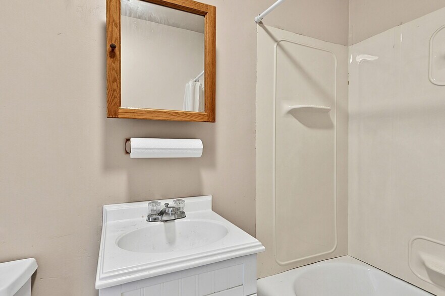 More Photos Of 7102 E Pendleton Pike, Indianapolis Office For Sale