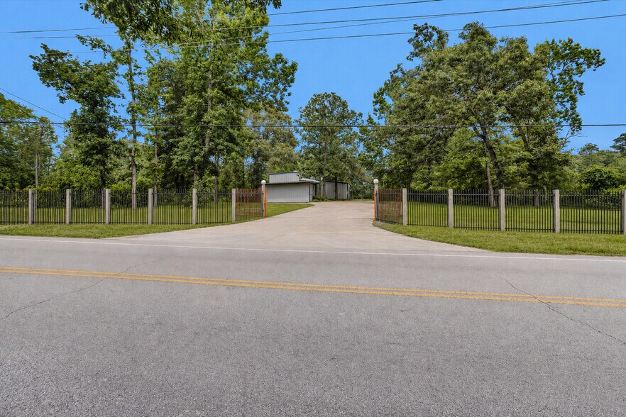 More Photos Of 11003 Willis Waukegan Rd, Conroe Light Distribution For Sale