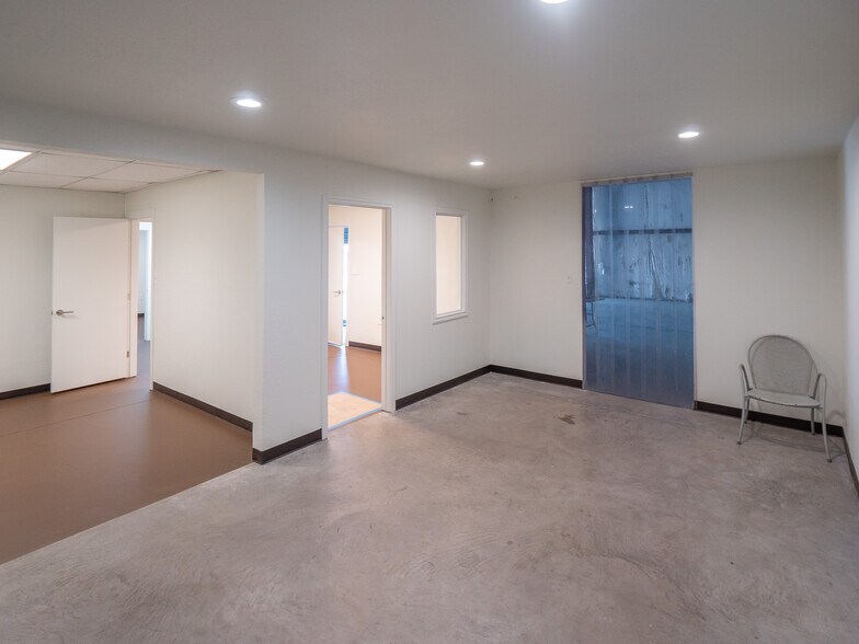 More Photos Of 13730 Immanuel Rd, Pflugerville Warehouse For Lease