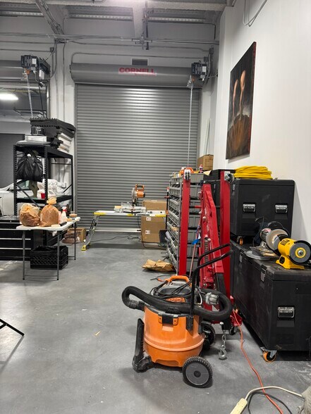 More Photos Of 4229 N FM 620 Hwy, Austin Showroom For Sale