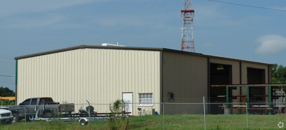 More Photos Of 225 Boyd Rd, Fort Pierce Warehouse For Lease