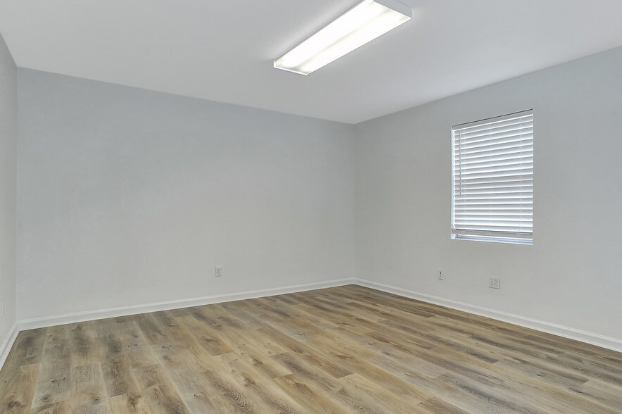 More Photos Of 2527 Fm 691, Denison Medical For Sale