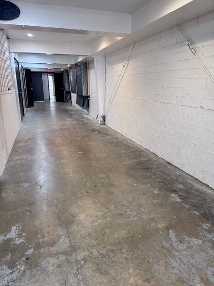More Photos Of 8418 Broadway St, San Antonio Service For Lease