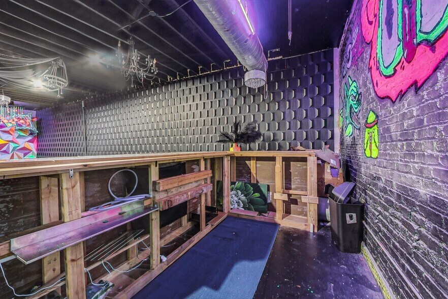 More Photos Of 3693-3705 W Grand Ave, Chicago Warehouse For Sale