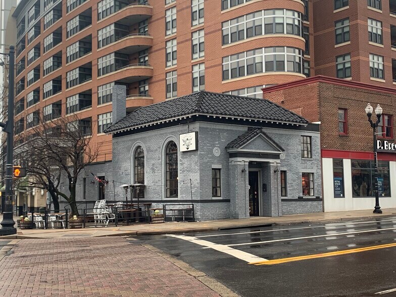 More Photos Of 2900 Columbia Pike, Arlington Restaurant For Sale