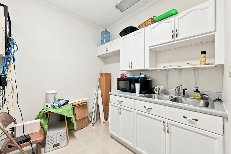 More Photos Of 1708 S Mebane St, Burlington Office For Sale