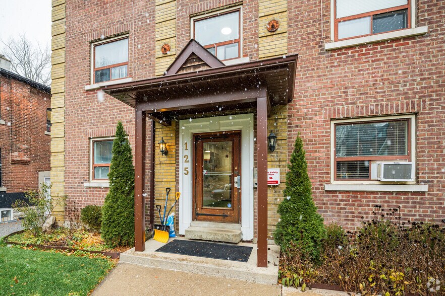 More Photos Of 125 Kenilworth Av, Toronto Apartments For Sale