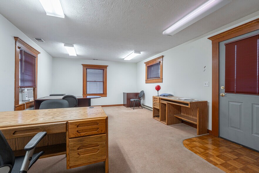 More Photos Of 236 SW Mill St, Dallas Office For Sale