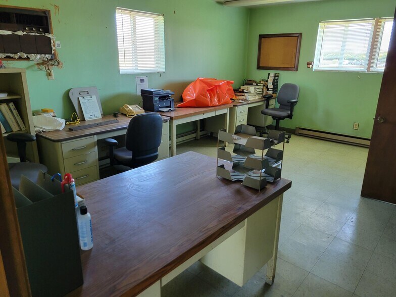 More Photos Of 2102 Black Oak Ave, Montevideo Service For Sale