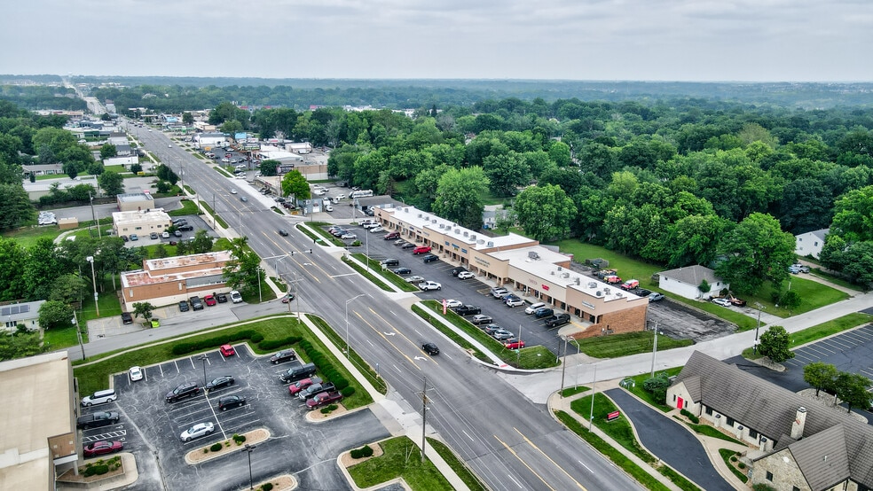 More Photos Of 8101-8129 N Oak Tfwy, Kansas City Unknown For Lease