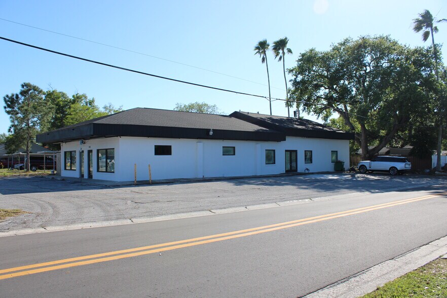 More Photos Of 2180 Hercules Ave, Clearwater Freestanding For Lease