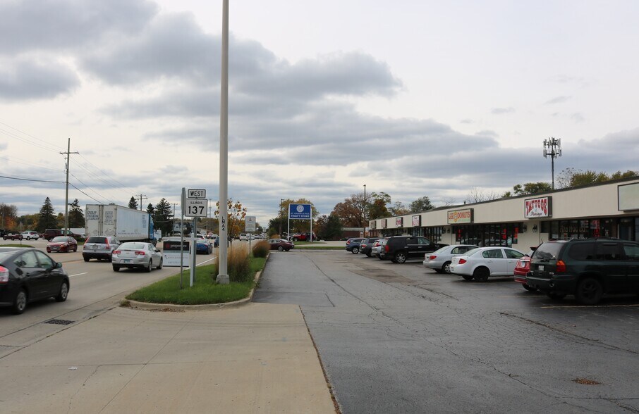 More Photos Of 116-134 Peterson Rd, Libertyville Unknown For Lease