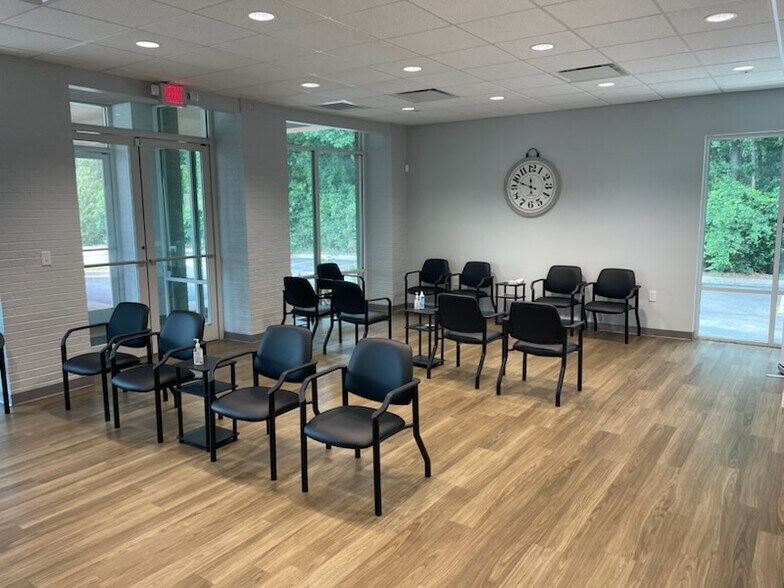 More Photos Of 4682 Airport Blvd, Mobile Medical For Sale