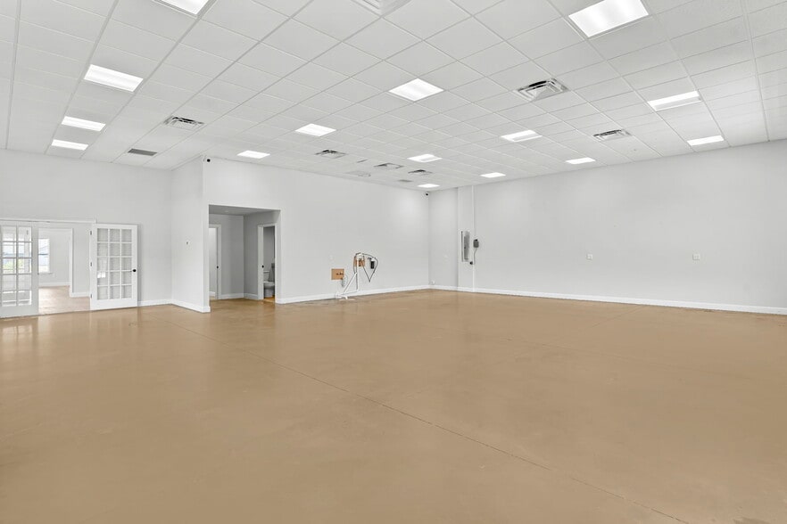 More Photos Of 5907 Sr-22, Panama City Funeral Home For Lease