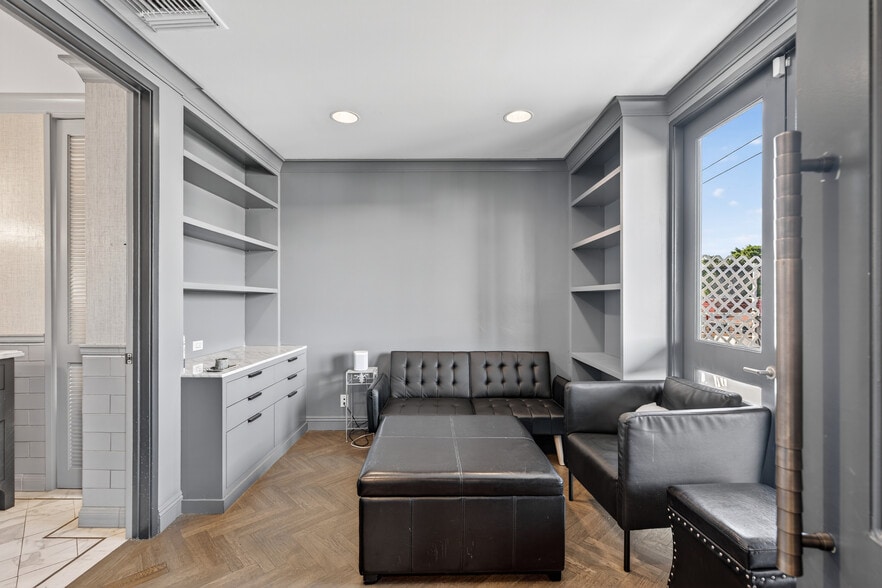 More Photos Of 910 N La Cienega Blvd, Los Angeles Storefront Retail Office For Sale