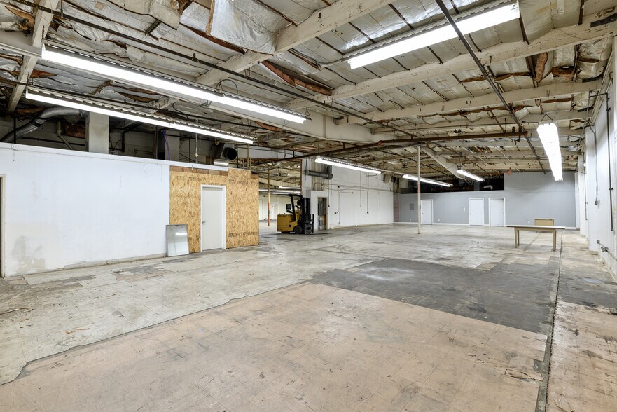 More Photos Of 9030 Winnetka Ave, Northridge Industrial For Lease