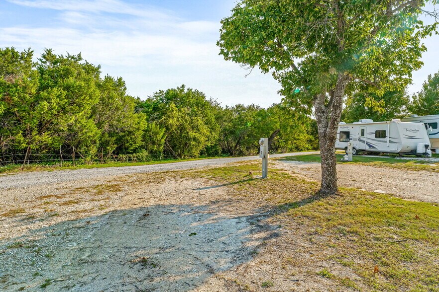 More Photos Of 1321 N FM 56, Glen Rose Trailer Camper Park For Sale