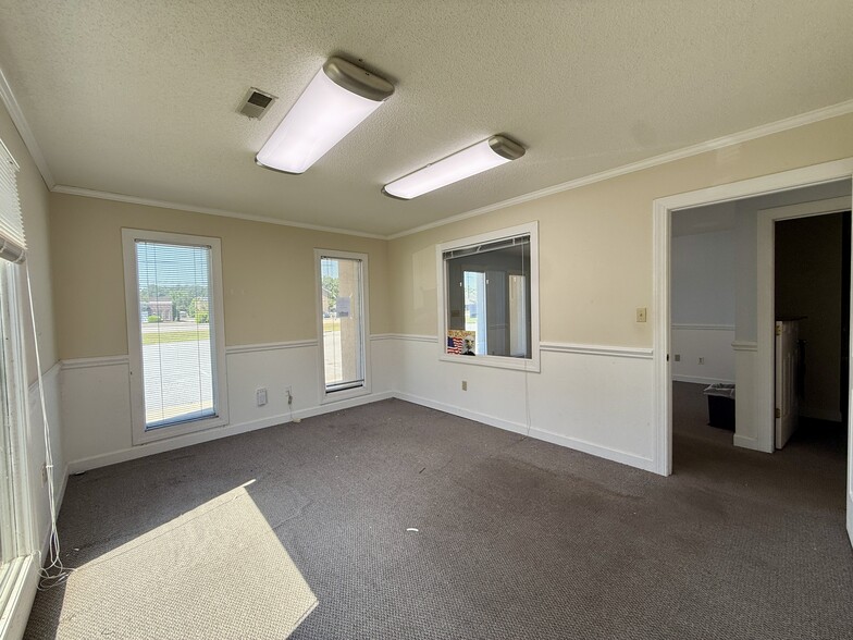 More Photos Of 2401-2411 S Charles Blvd, Greenville Office For Sale