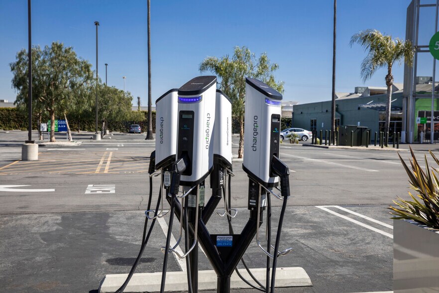 More Photos Of 5870 W Jefferson Blvd, Los Angeles Unknown For Lease