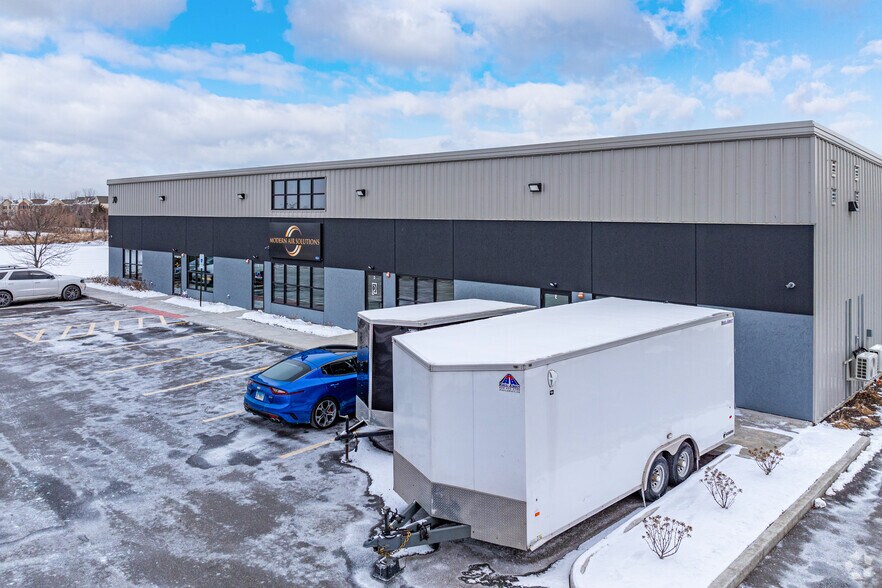 More Photos Of 70 Stonehill Rd, Oswego Warehouse For Lease