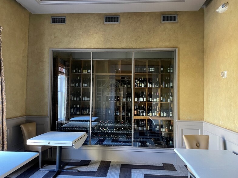 More Photos Of 1300 St Charles Ave, New Orleans Restaurant For Sale