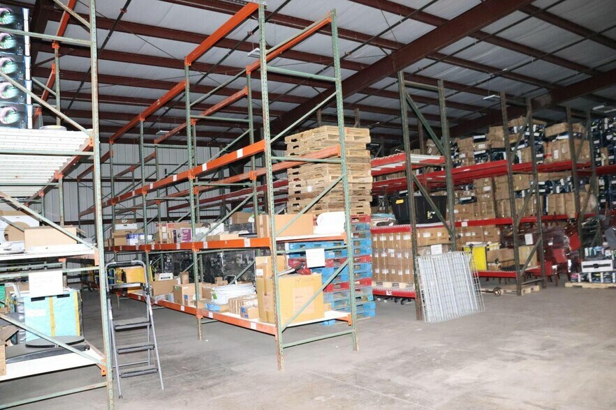 More Photos Of 1301 Industrial Park Rd, Mountain Grove Warehouse For Sale