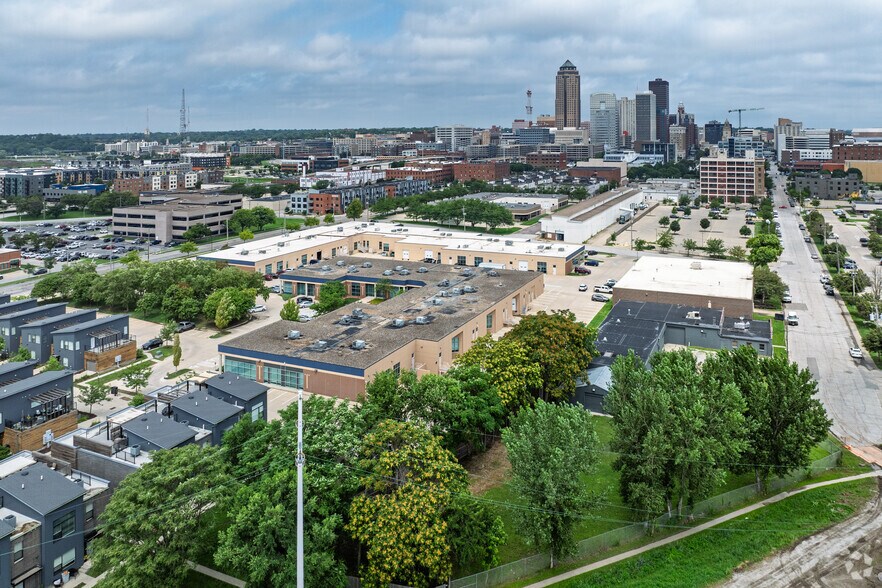 More Photos Of 535 SW 7th St, Des Moines Flex For Sale