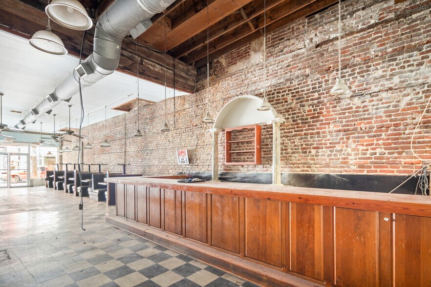 More Photos Of 364 King St, Charleston Storefront Retail Residential For Lease