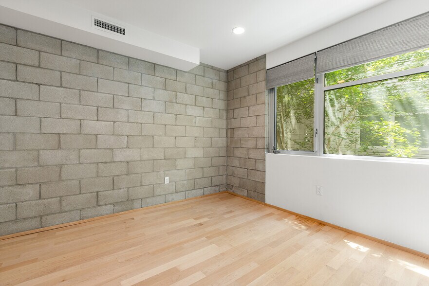 More Photos Of 3450 Cahuenga Blvd W, Los Angeles Office Residential For Sale