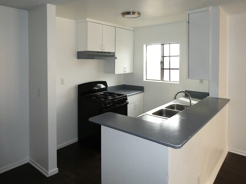 More Photos Of 542 N Normandie Ave, Los Angeles Apartments For Sale