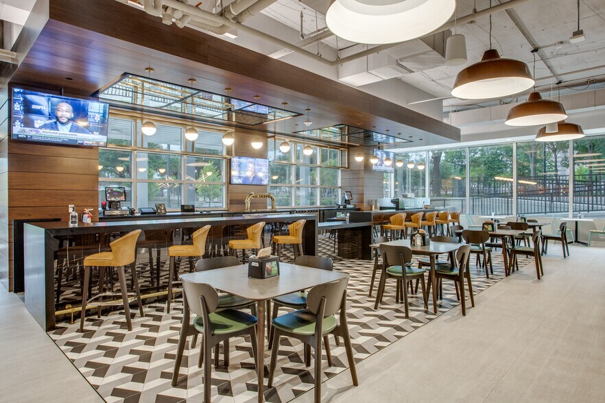 More Photos Of 5400 Lyndon B Johnson Fwy, Dallas Unknown For Lease