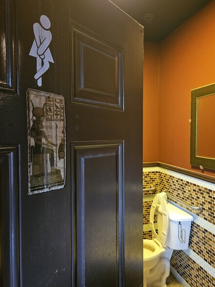 More Photos Of 279 Hillside Ave, Williston Park Bar For Sale