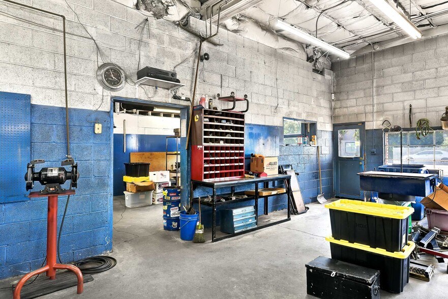 More Photos Of 30 S Latah St, Boise Auto Repair For Sale