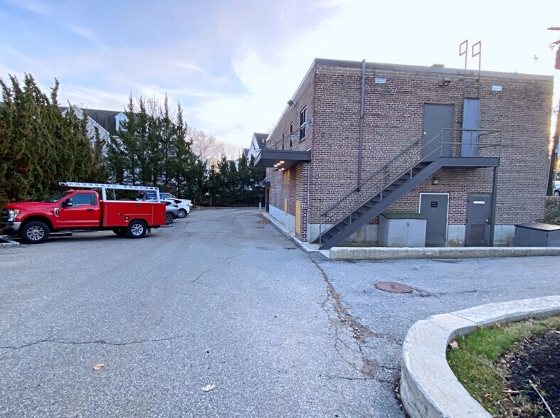 More Photos Of 573 Main St, Woburn Office For Lease