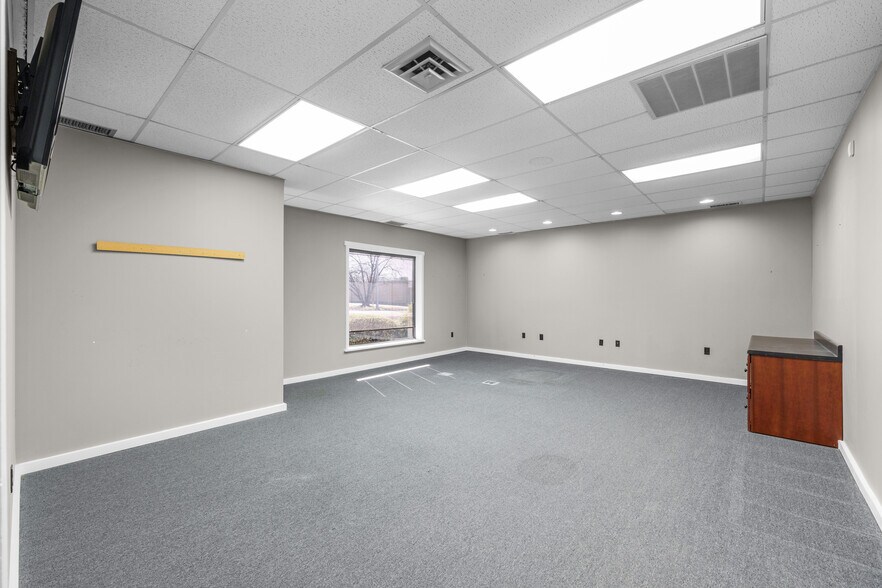 More Photos Of 57 Directors Row, Jackson Office For Sale