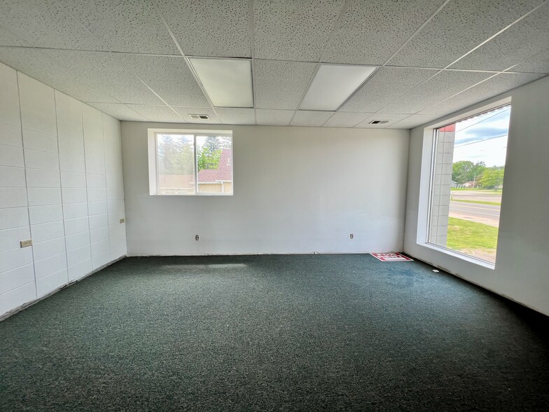 More Photos Of 1040 Main St S, Pine City Office For Sale