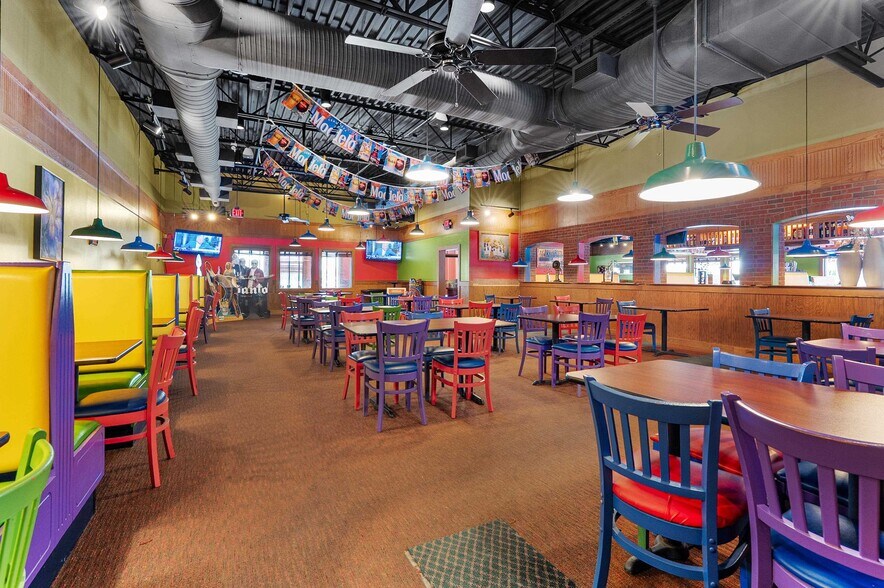 More Photos Of 850 Kepler Dr, Green Bay Restaurant For Sale