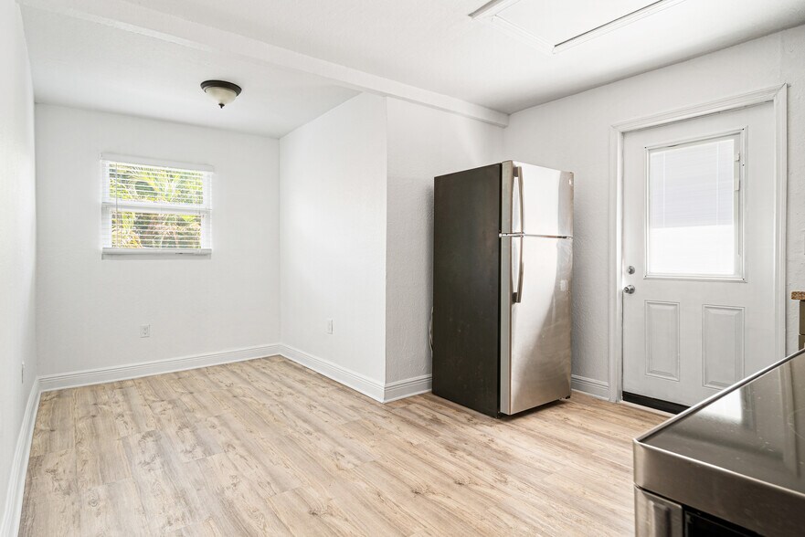 More Photos Of 518 Biscayne Dr, West Palm Beach Apartments For Sale