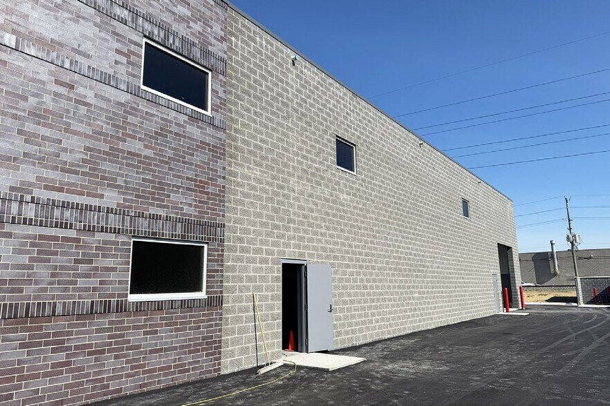 More Photos Of 34414 Rosati Ave, Livonia Warehouse For Lease