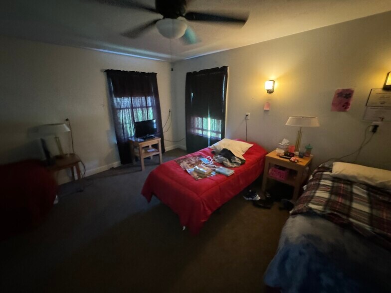More Photos Of 1173 Manchester Ave SW, North Lawrence Office Residential For Sale