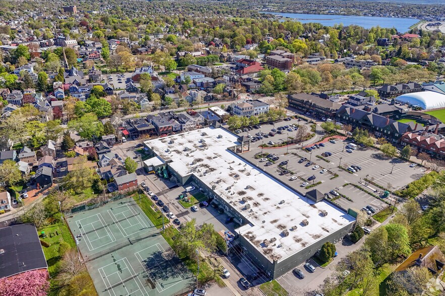 More Photos Of 181 Bellevue Ave, Newport Storefront For Lease