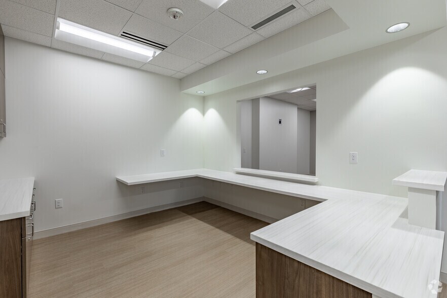 More Photos Of 540 Madison Oak Dr, San Antonio Medical For Lease