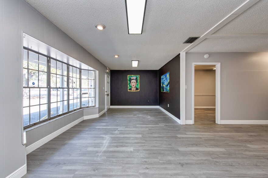 More Photos Of 7408 Commerce St, Riverview General Retail For Lease