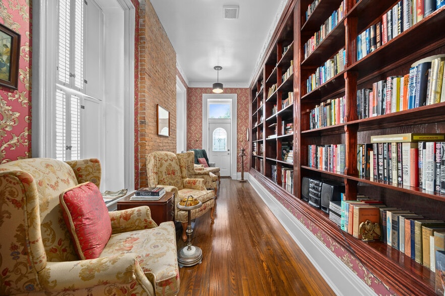 More Photos Of 403 E Adams St, Sandusky Hospitality For Sale